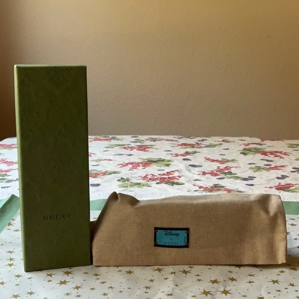 🎀🛍🎀  GUCCI X DISNEY DAISY DUCK PENCIL CASE 🎀🛍🎀 NWT 🎀🛍🎀